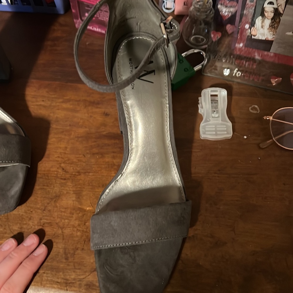 Grey heels - Picture 4 of 7